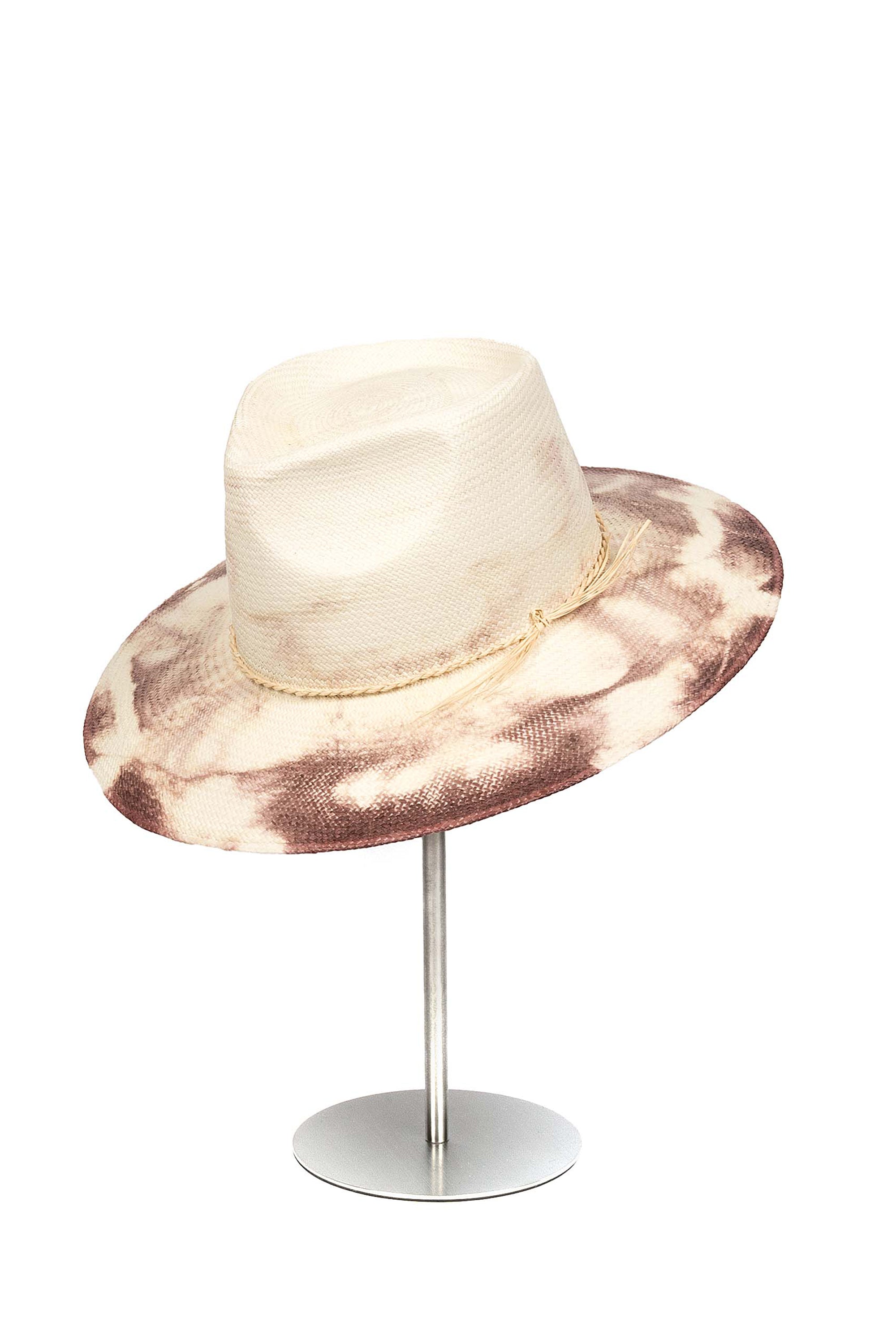 Sombrero de Paja Carlota. Hecho de 100% paja toquilla con un cintillo decorativo trenzado. Panama hat tejido a mano en Ecuador. Tamaño Regulable.