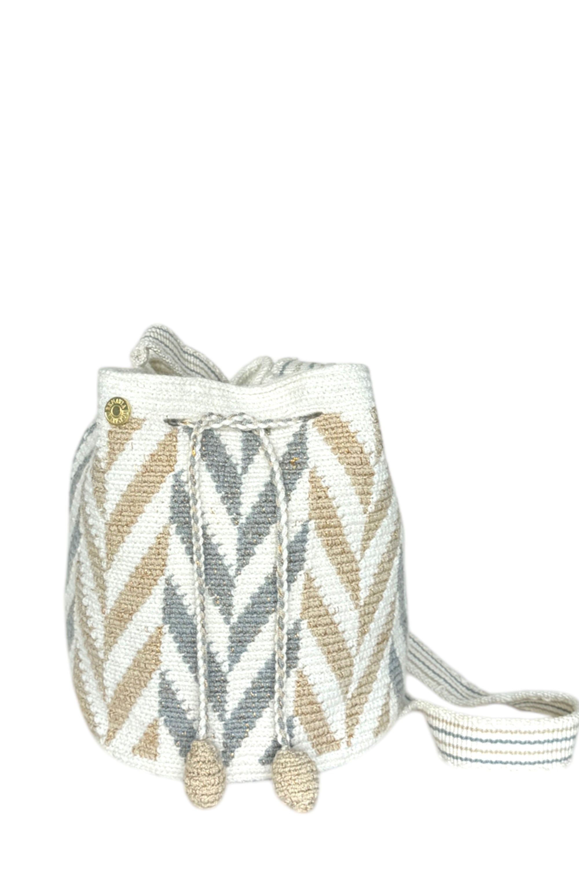 Wayuu Bag Isadora en color Nude. Hecha con materiales como con algodón y hilo de seda. Hecho en Colombia.